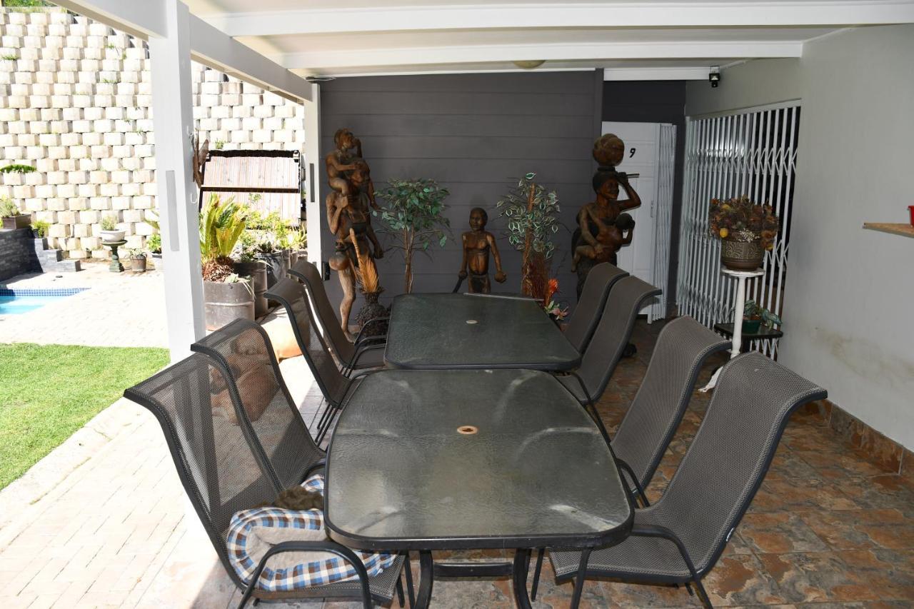 Friendz Guesthouse Knysna Extérieur photo