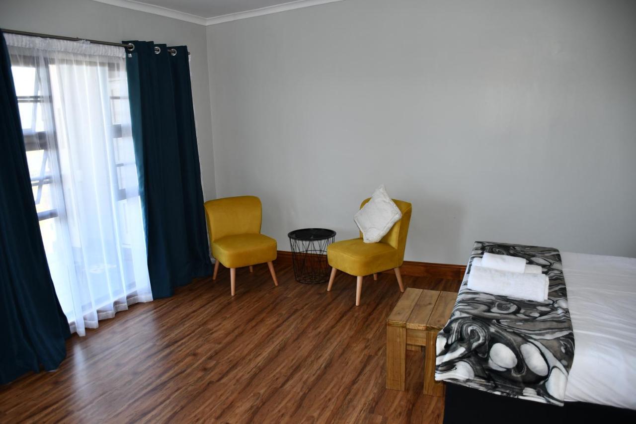 Friendz Guesthouse Knysna Extérieur photo