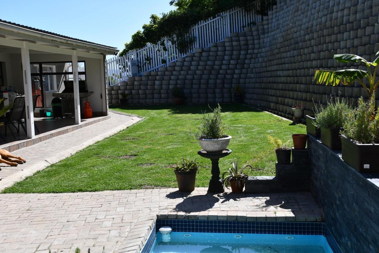 Friendz Guesthouse Knysna Extérieur photo