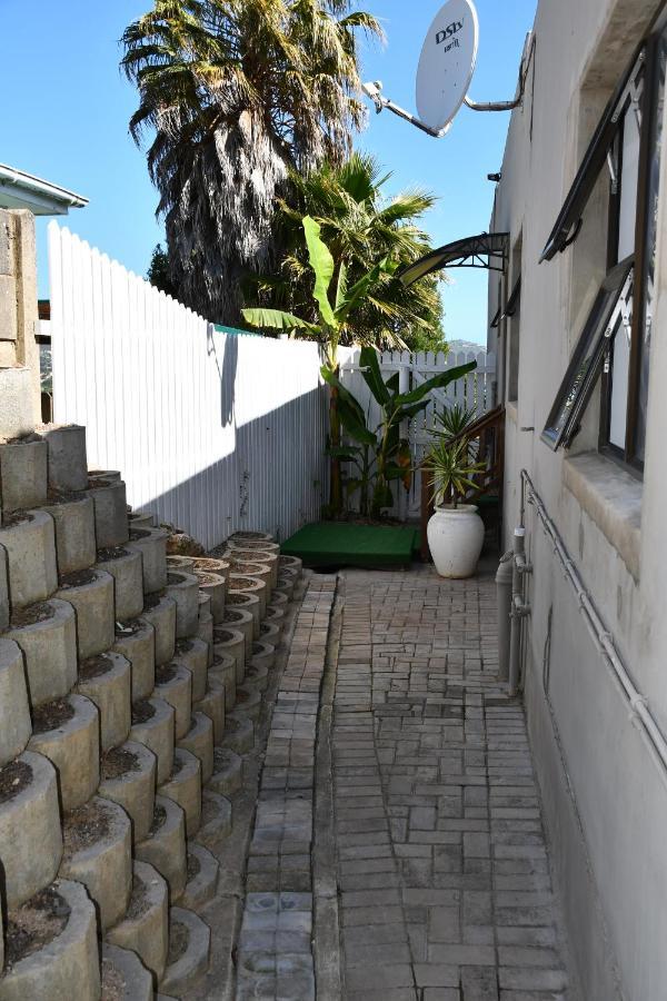 Friendz Guesthouse Knysna Extérieur photo