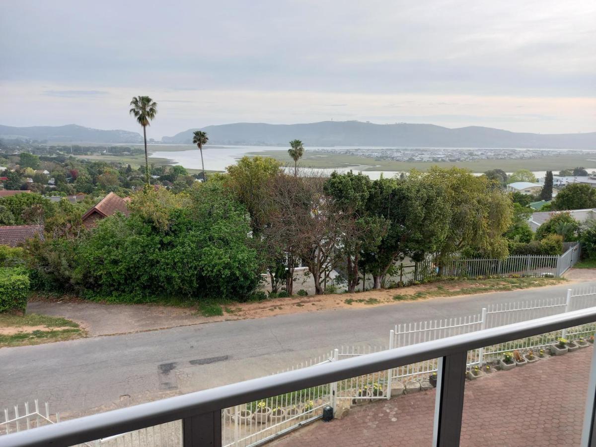 Friendz Guesthouse Knysna Extérieur photo