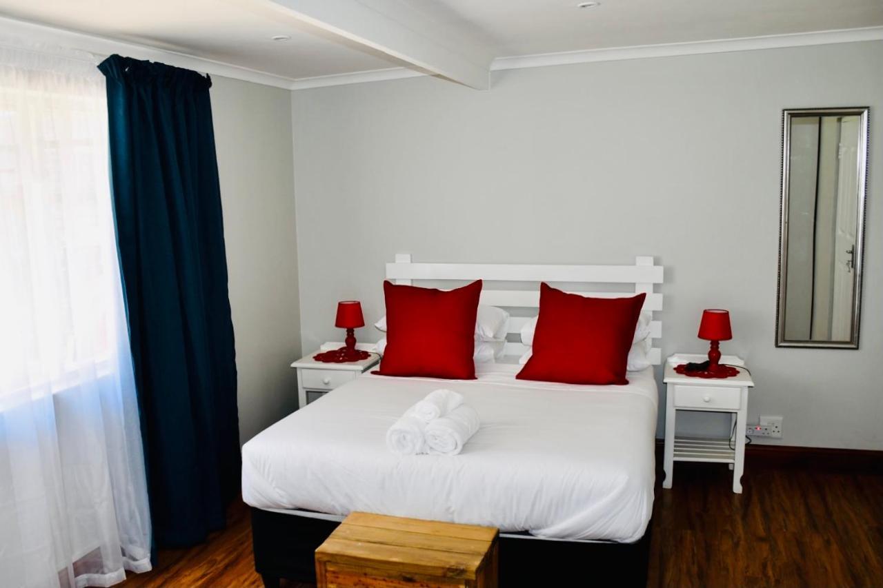 Friendz Guesthouse Knysna Extérieur photo