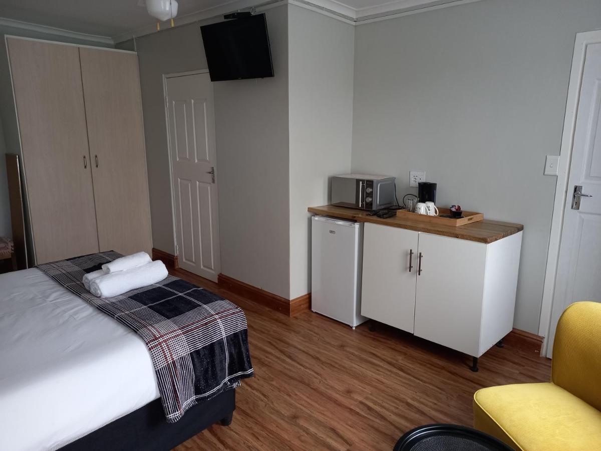 Friendz Guesthouse Knysna Extérieur photo